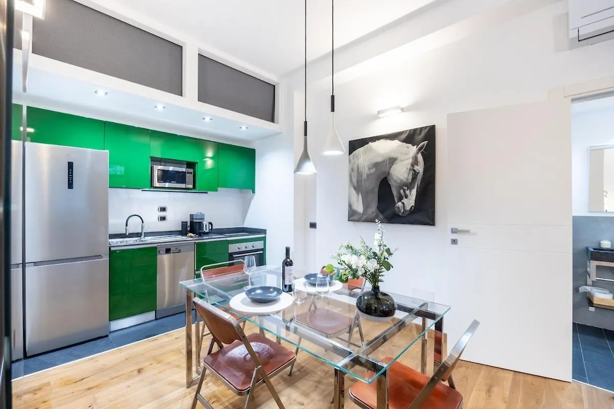 Modern Suite I Free Wifi, Ac & Metro Nearby Milano Italien