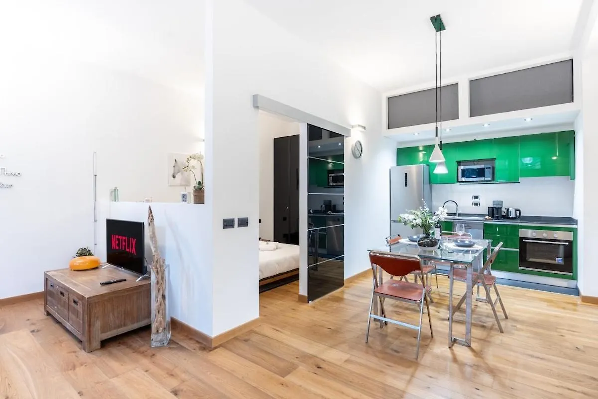Modern Suite I Free Wifi, Ac & Metro Nearby Milano 0*,