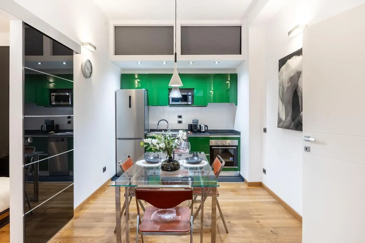 Modern Suite I Free Wifi, Ac & Metro Nearby Milano