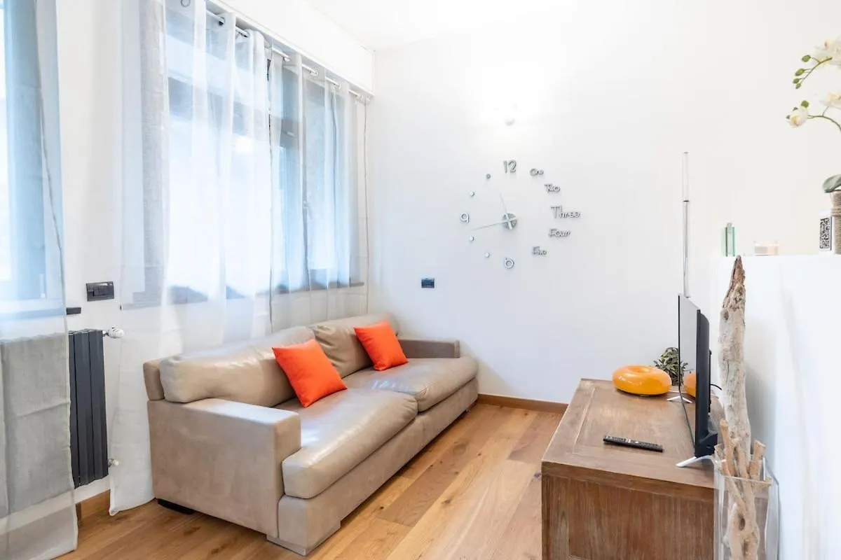 Modern Suite I Free Wifi, Ac & Metro Nearby Milano Lägenhet